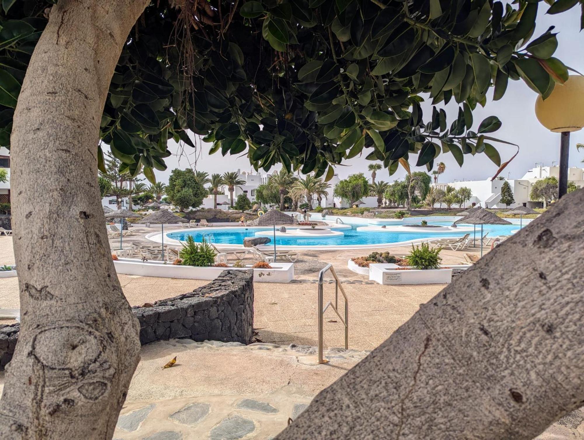 Charming Flat In Molinos With Terrace & Pools, Near Playa Bastian