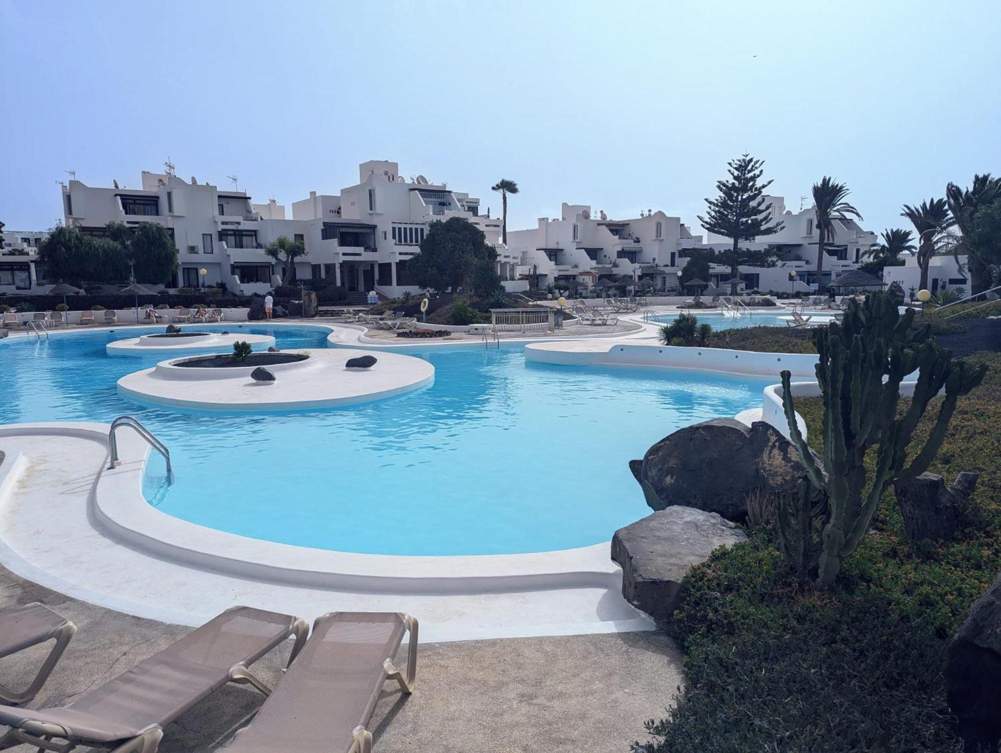 Charming Flat In Molinos With Terrace & Pools, Near Playa Bastian